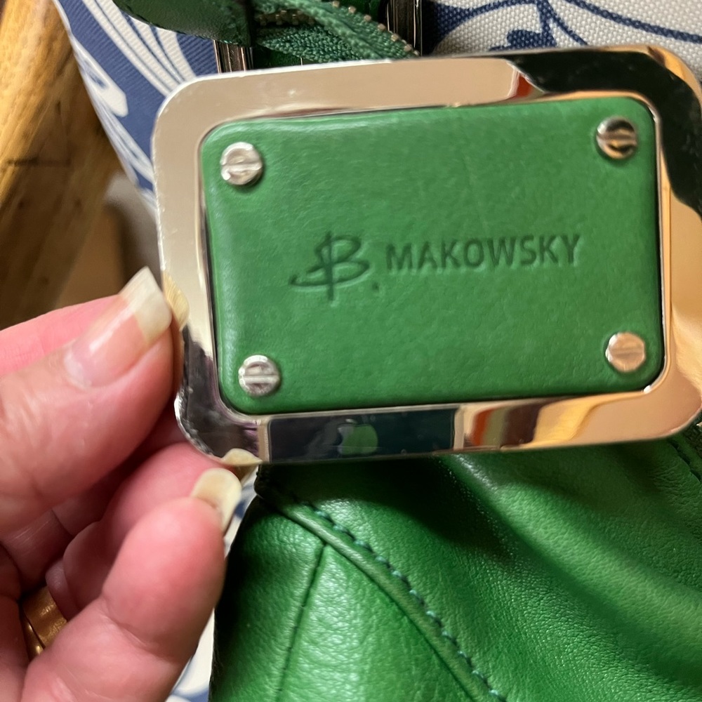 B. Makowsky green soft leather purse with crossbody option fabulous hardware - Picture 6 of 9